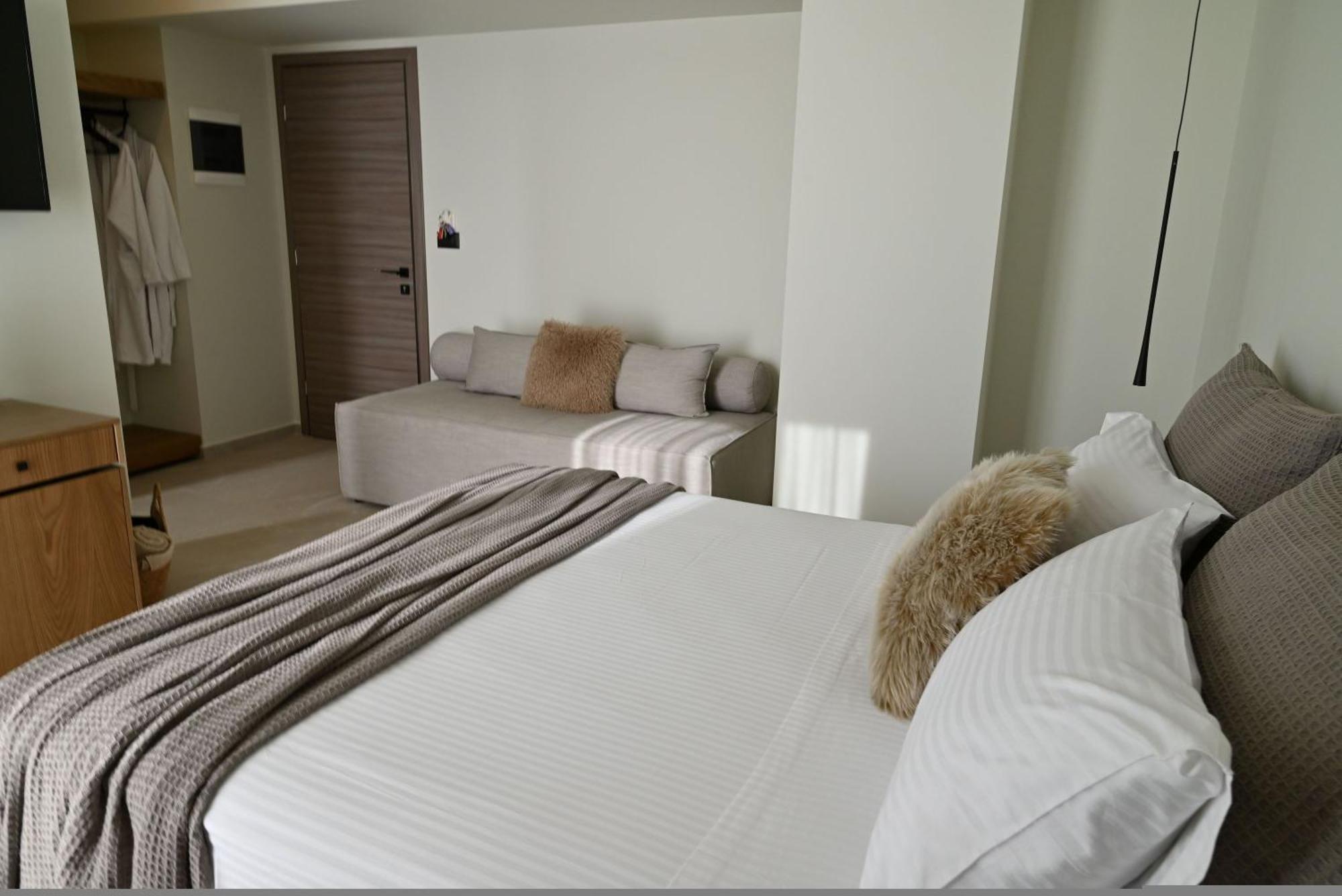 Rhotheon Suites In Ialysos  Exterior photo